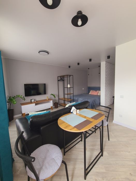 Романтичні апартаменти з балконом в центрі Луцька