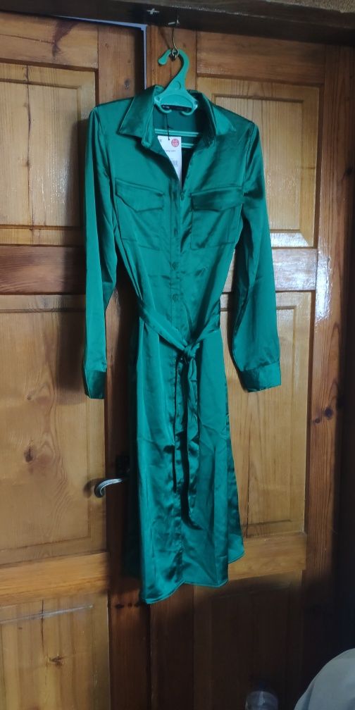 Зелена сукня міді від Sinsay