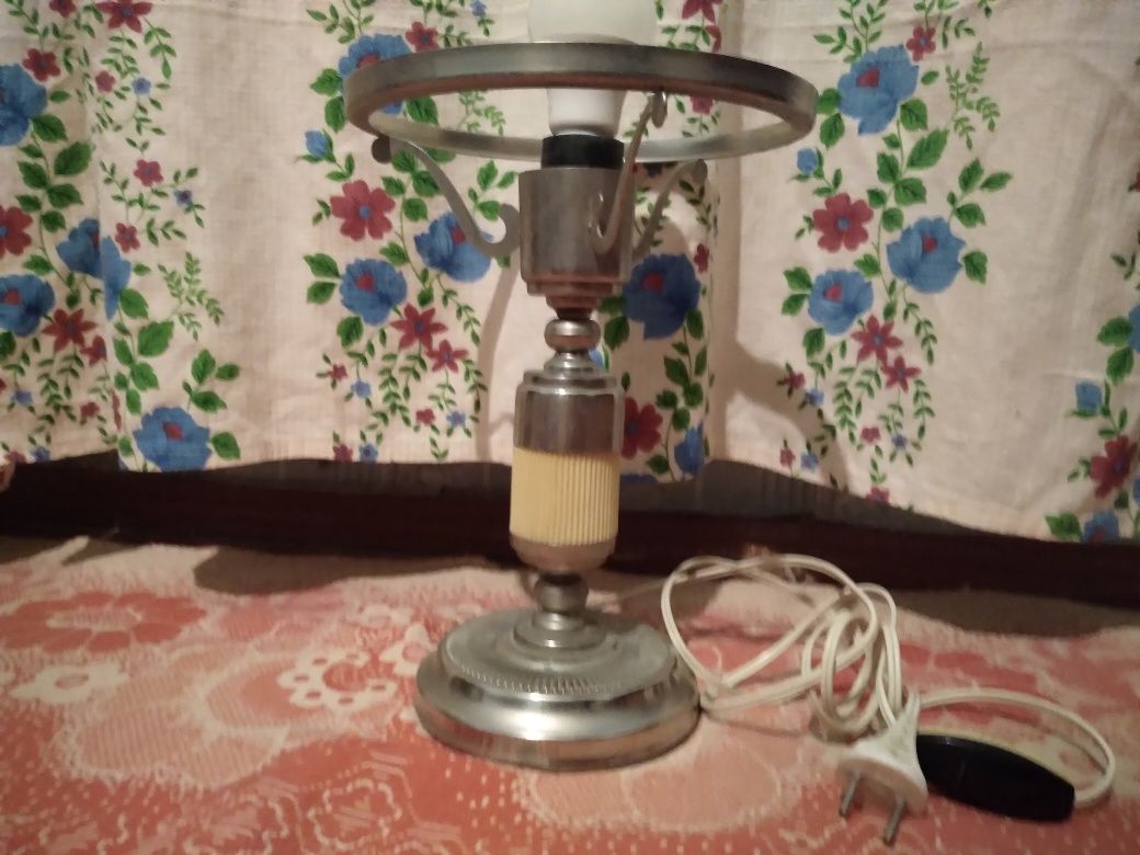 Продам настольную лампу СССР