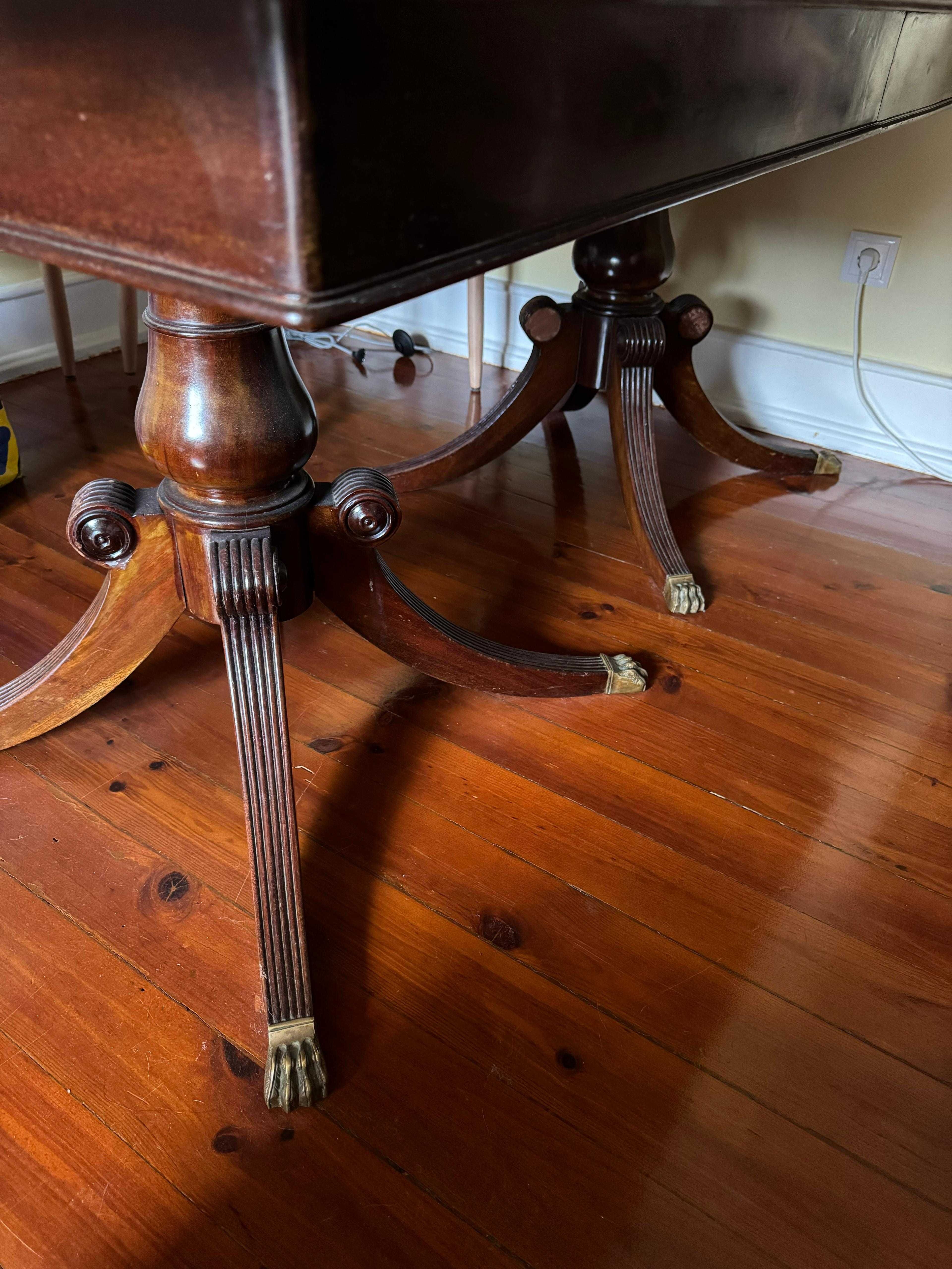 Mesa de Jantar de Madeira Maciça / Solid Wood Dining Table