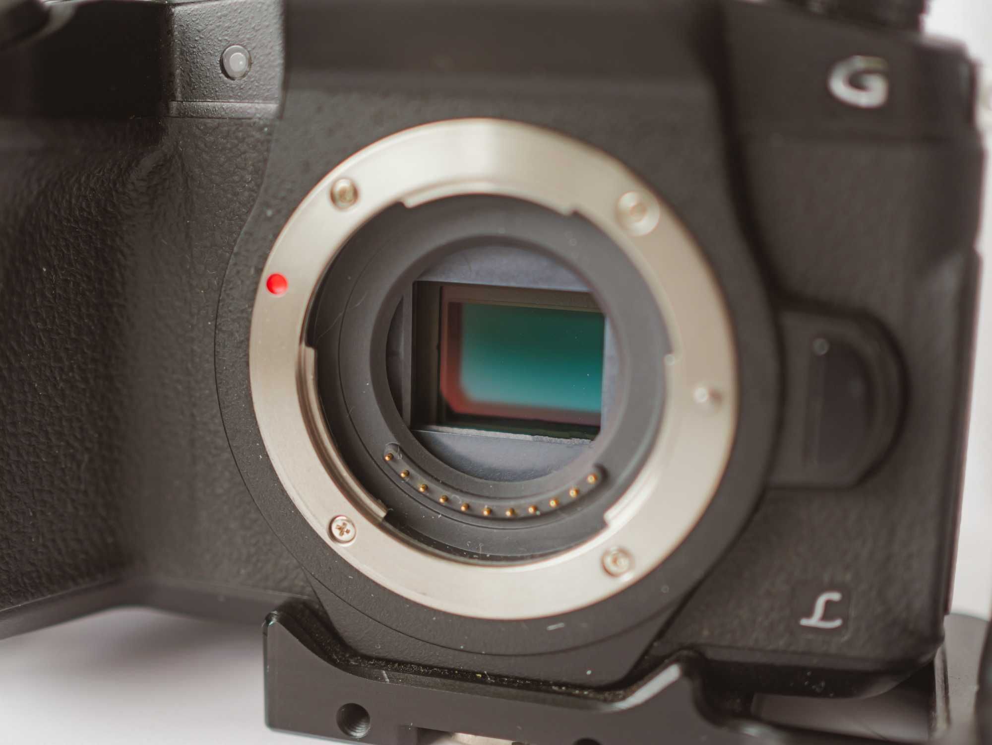 Panasonic Lumix DMC-G80, з об'єктивом Panasonic 12-60mm f/3.5-5.6