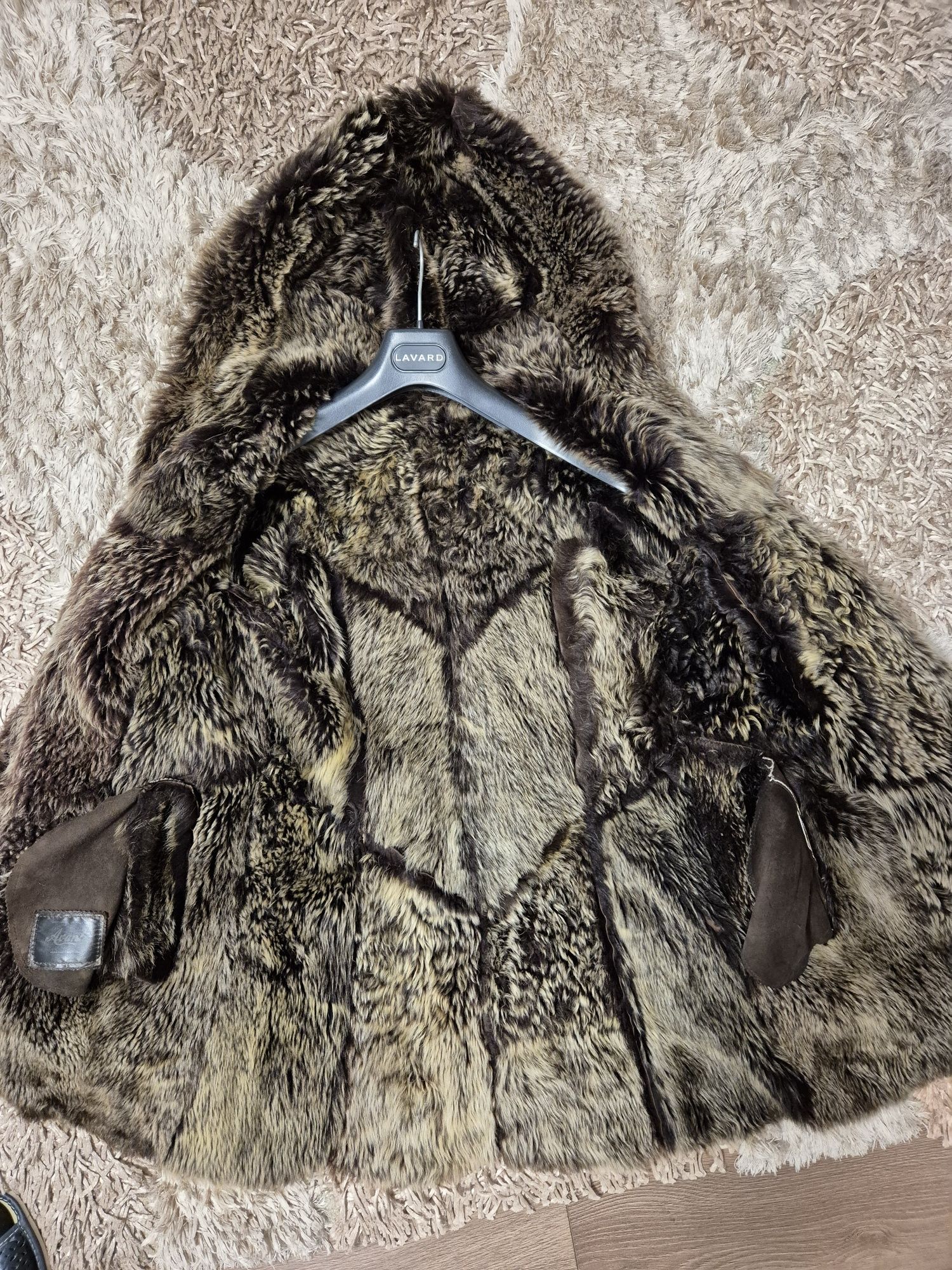 Kożuch naturalny damski Avanti w kolorze brązowym z kapturem