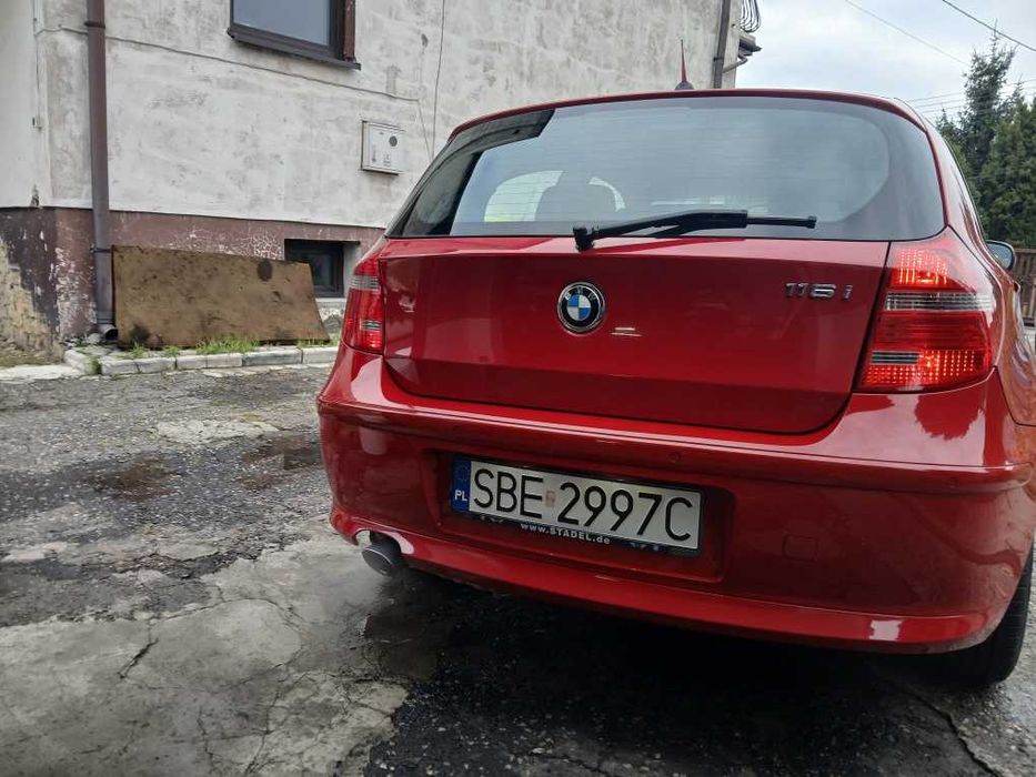 Samochód BMW serii 1 uszkodzone