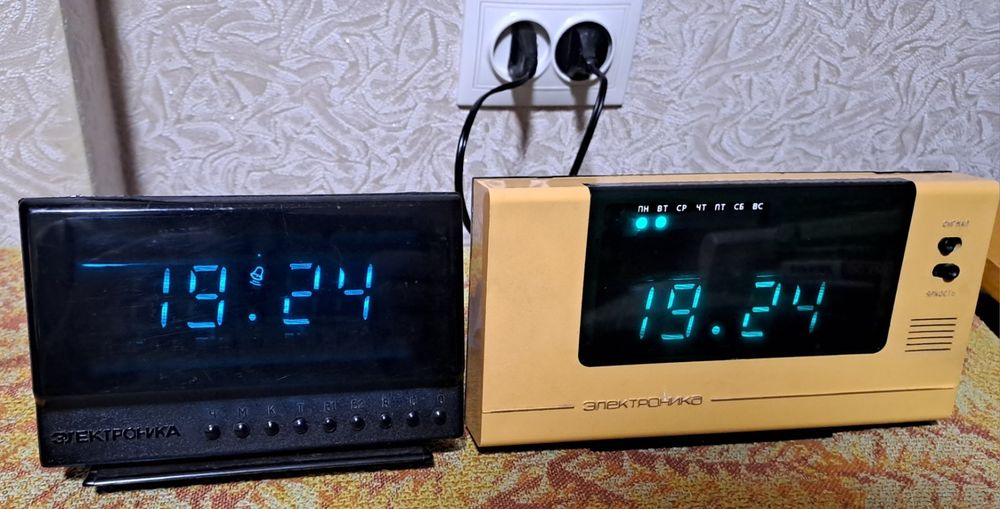 електронні цифрові годинники «Електроніка».