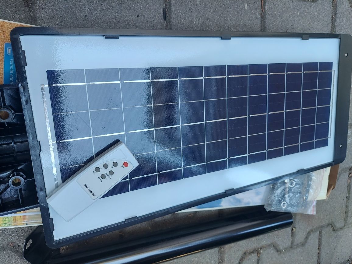 Lampa oświetleniowa latarnia led solar