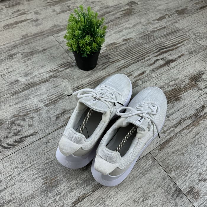nike viala white aa2181-100