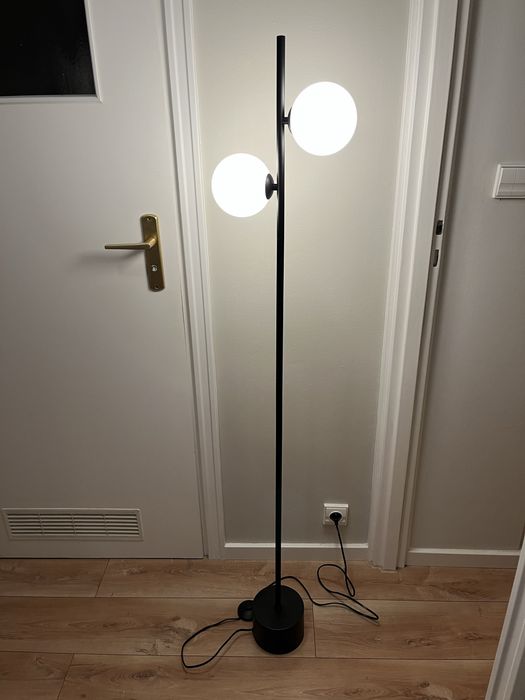 Czarna lampa podłogowa Kayle home&you industrialna czarna metal szkło