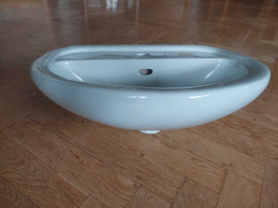 Nowa umywalka i półpostument KOŁO z serii Aplauz