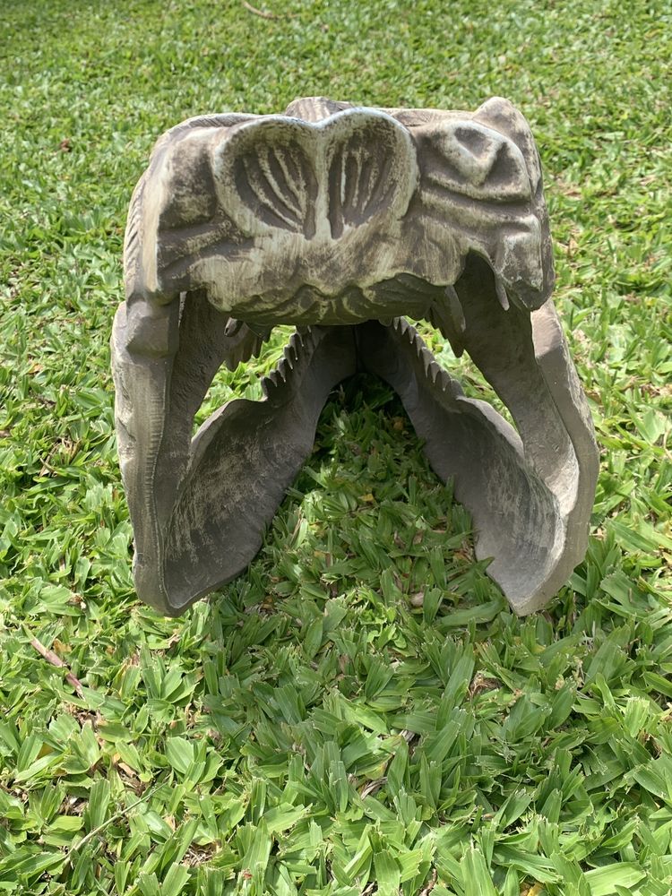 Escultura Dino em alumínio