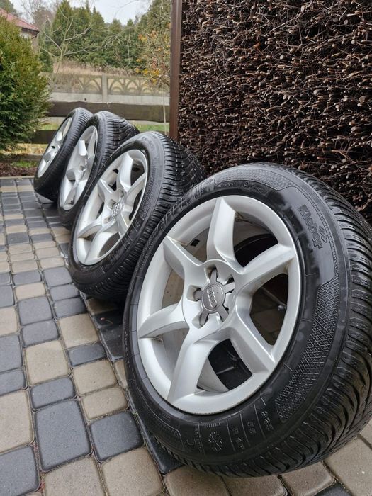 Orginalne felgi z oponami Audi r17 5x112
8jx17h2 et 26
Bardzo ładne ni