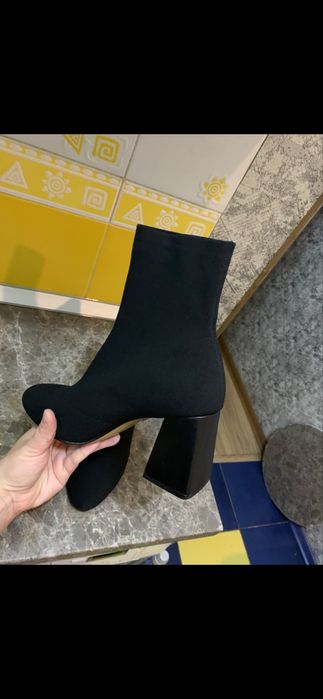 Ботинки на каблуке (38р)