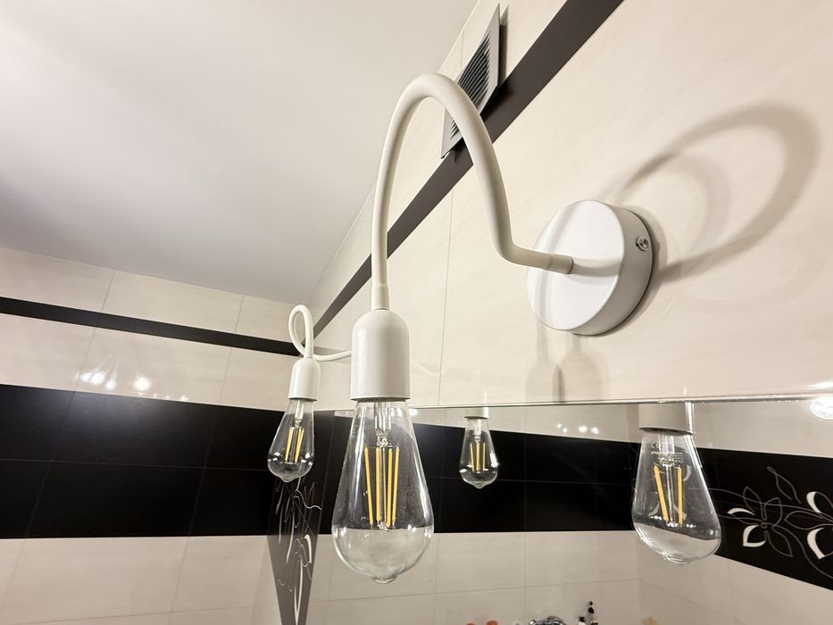 Lampa żyrandol bialy plus dwa kinkiety