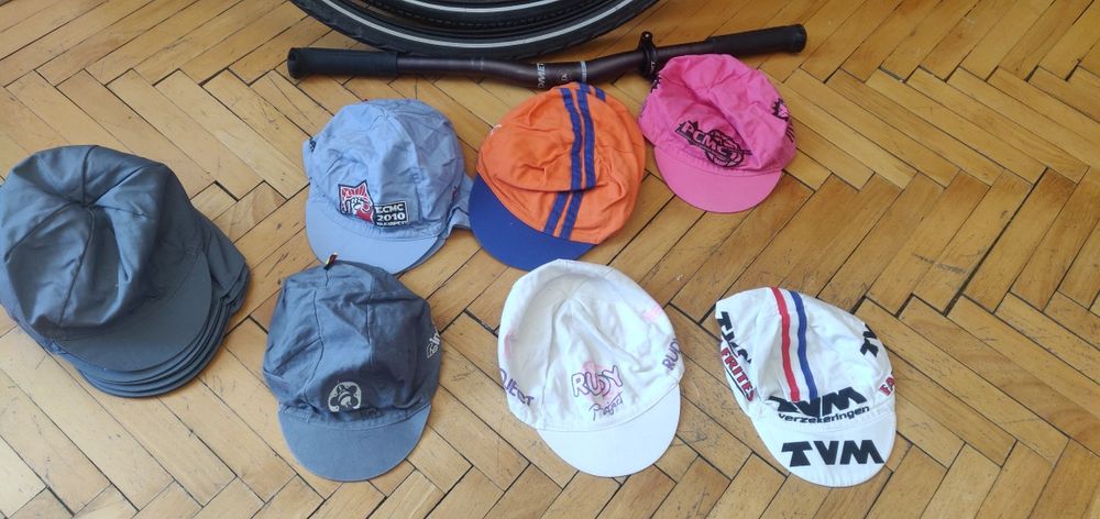 Sprzedam czapki kolarskie