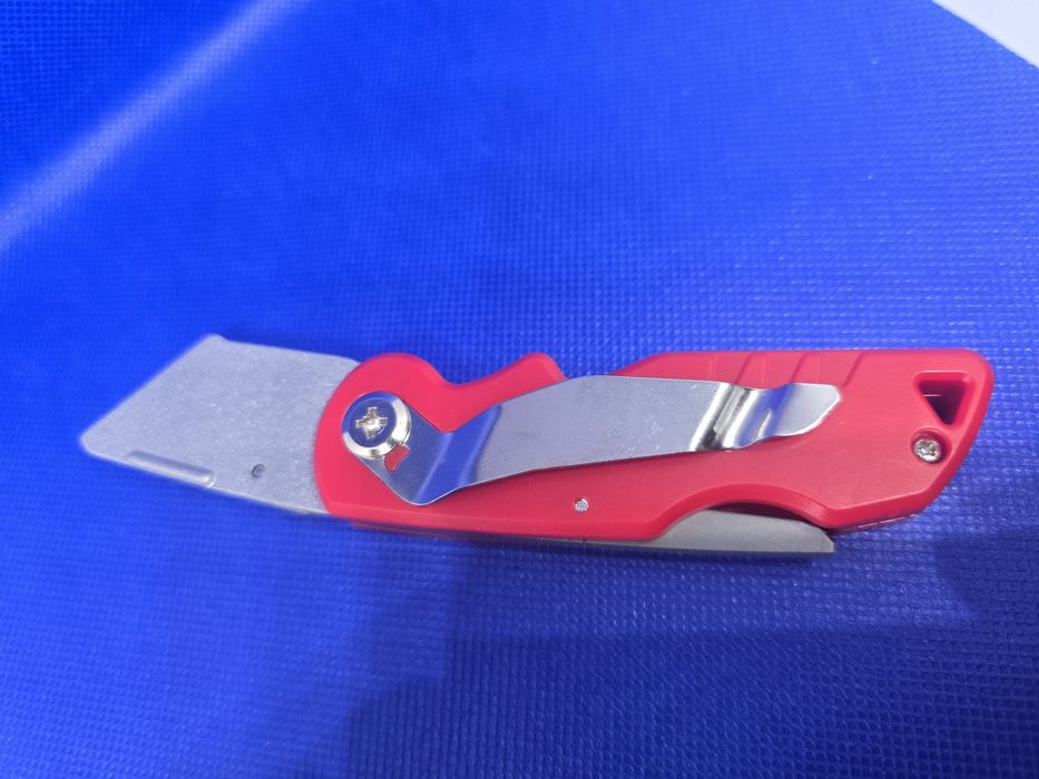 X-acto vermelho em plastico