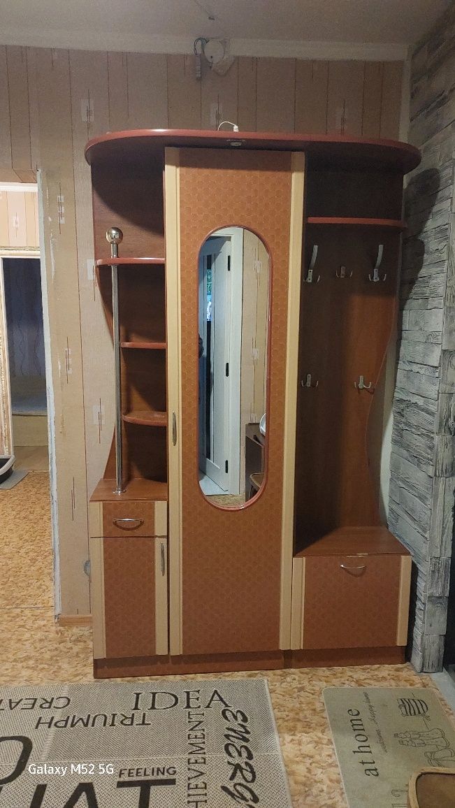 Продам прихожку в передпокій