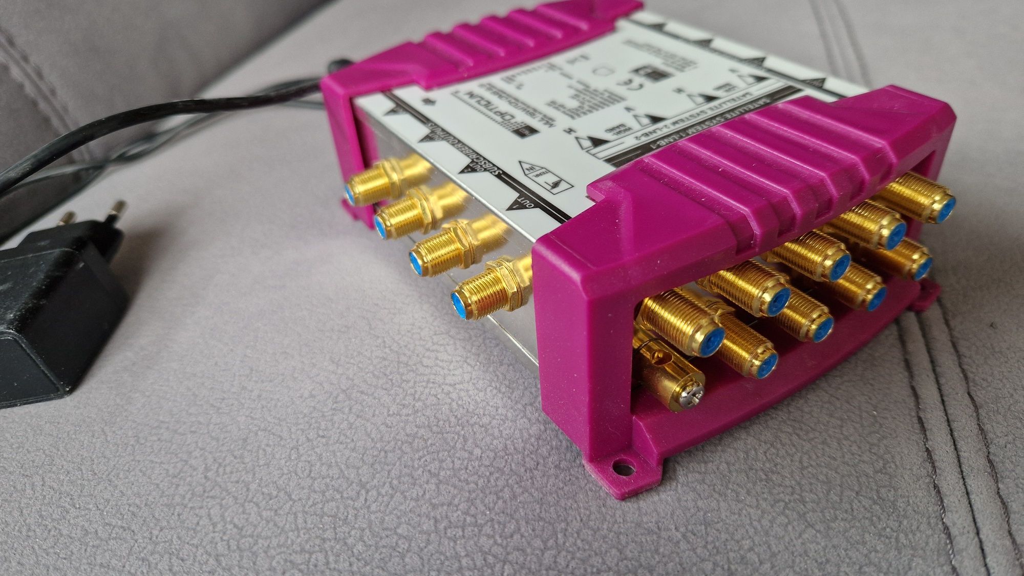 Multiswitch Opticum 9/8 typ. OMS z 8 wejściami SAT (z dwóch pozycji sa