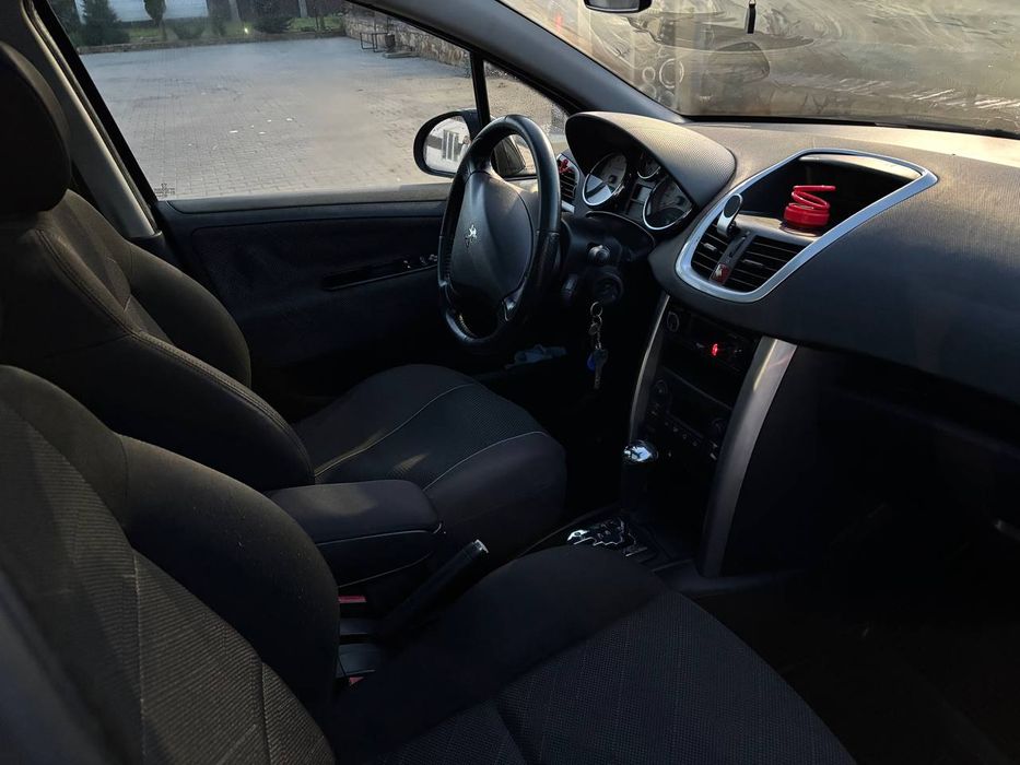 Продам Пежо 207  2008року. 1.6