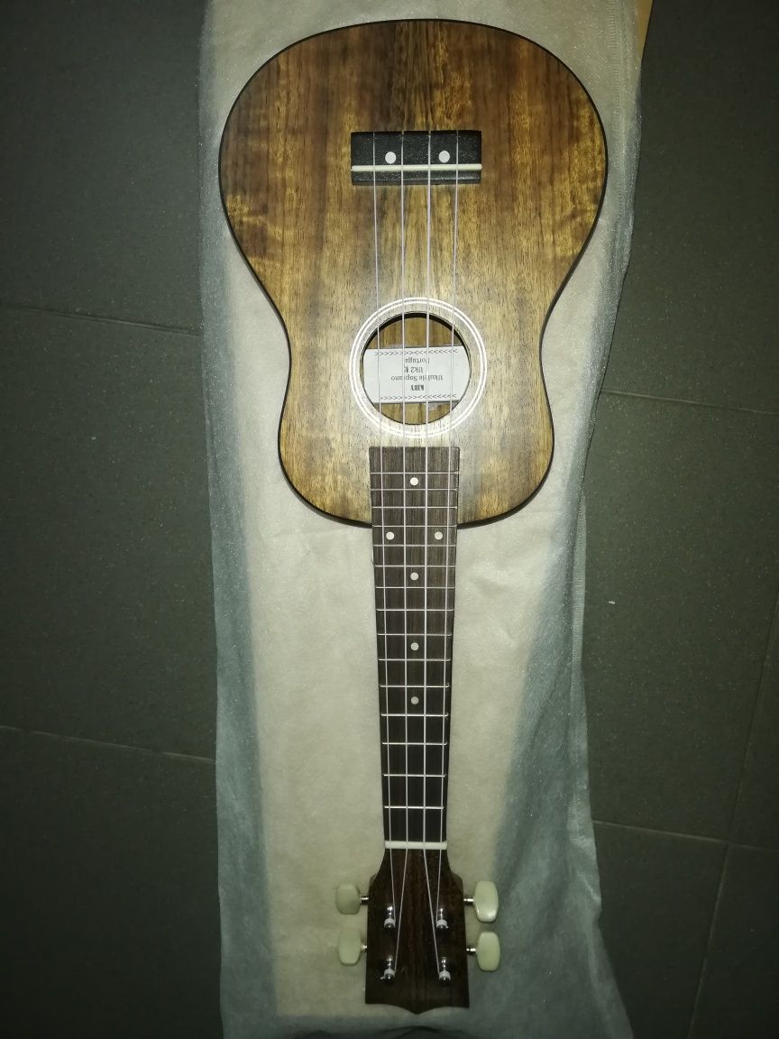 Ukulele soprano madeiras de nogueira e koa