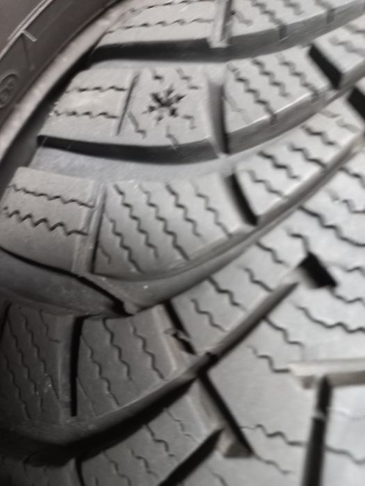 4 opony zimowe 195/65/15 Goodyear rok 2022 bieżnik 8.5mm