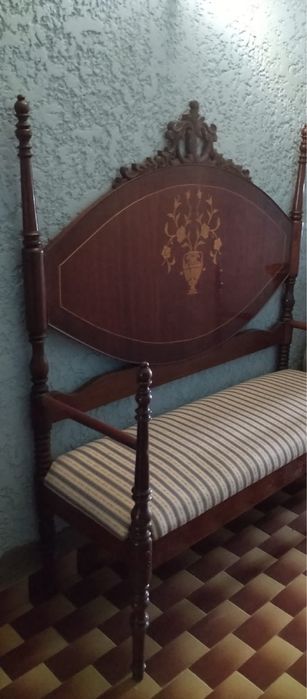 Banco Almofadado com Encosto