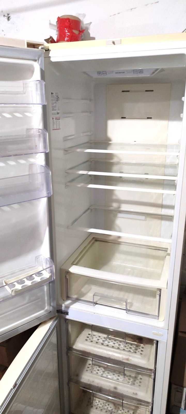 Холодильник двухкамерний LG (No Frost)