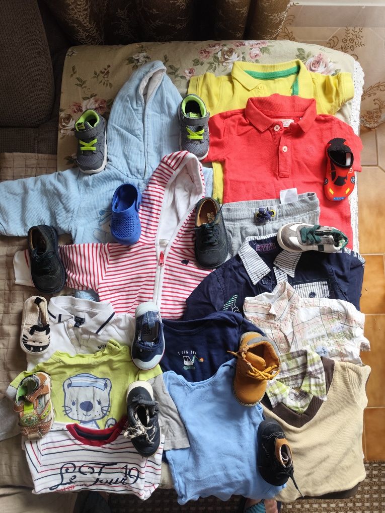 Roupa e calçado p/crianças com idade de 0,6 até 24 m  Zippy, H&M, etc