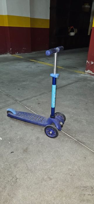 Trotinete de criança com luz nas rodas