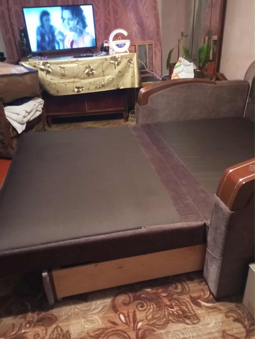Продам диван .срочно.в связи с переездом