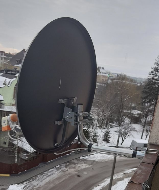 Antena satelitarna