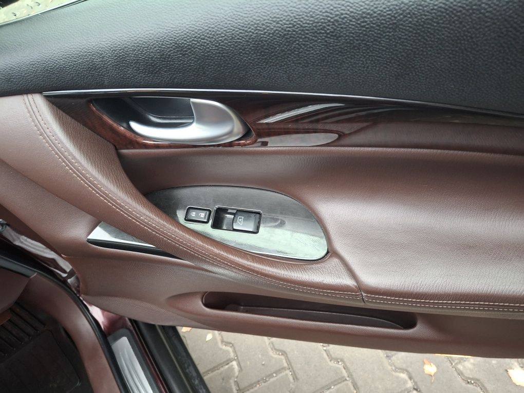 А втомобіль Infinity Qx50 2017 .