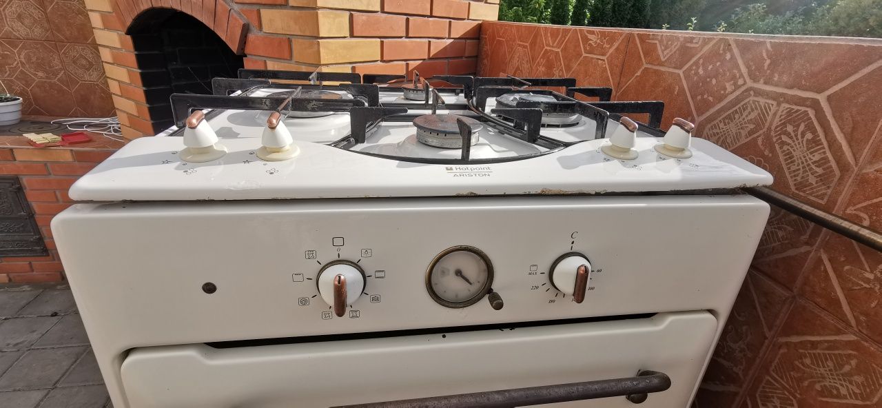 Газова плита з духовкою Hotpoint-Ariston