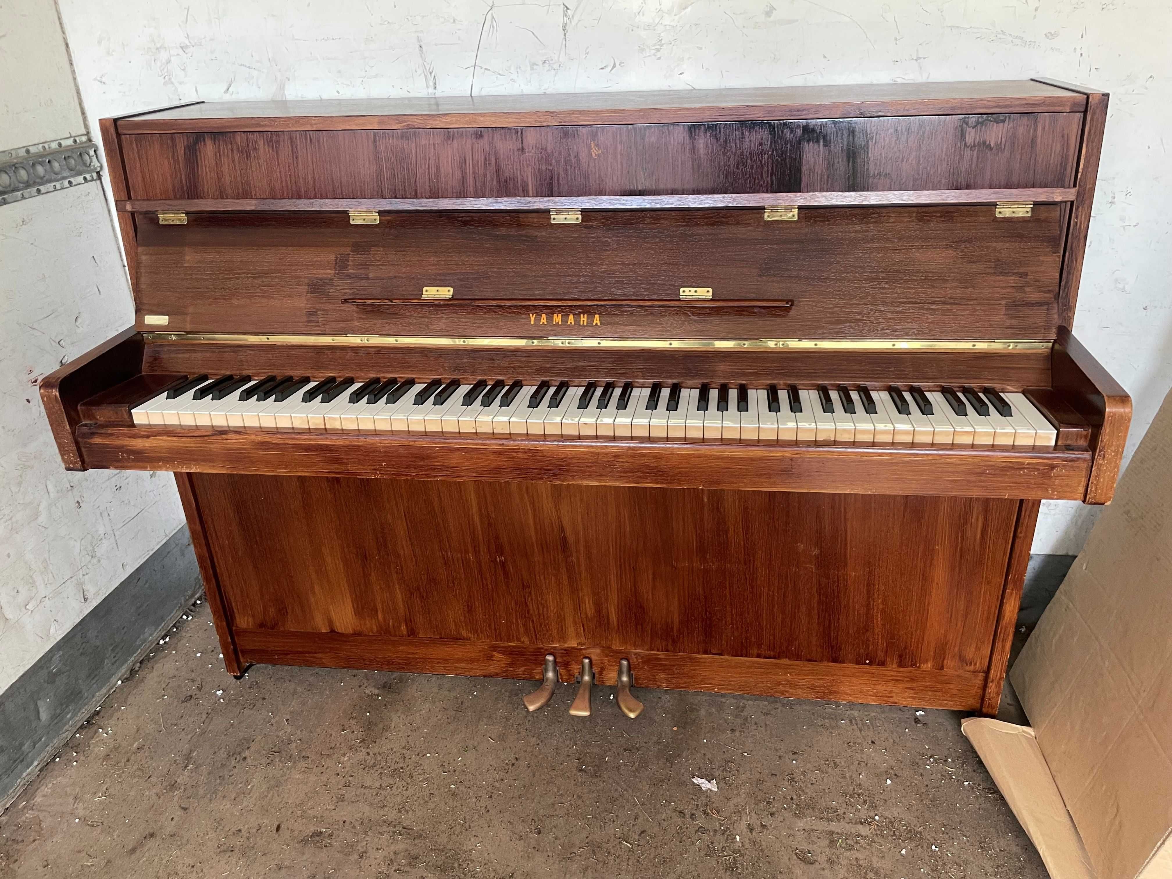 YAMAHA 1975r z Moderatorem