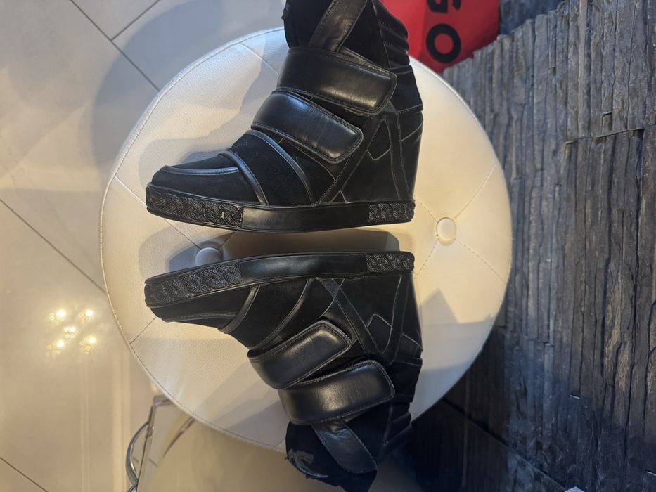 Sneakersy na koturnie