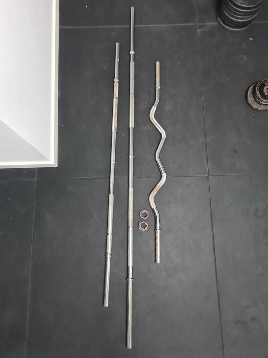 Barras (2m, 1,2m e Curl bar) e Discos (1, 2 e 5 Kg) musculação