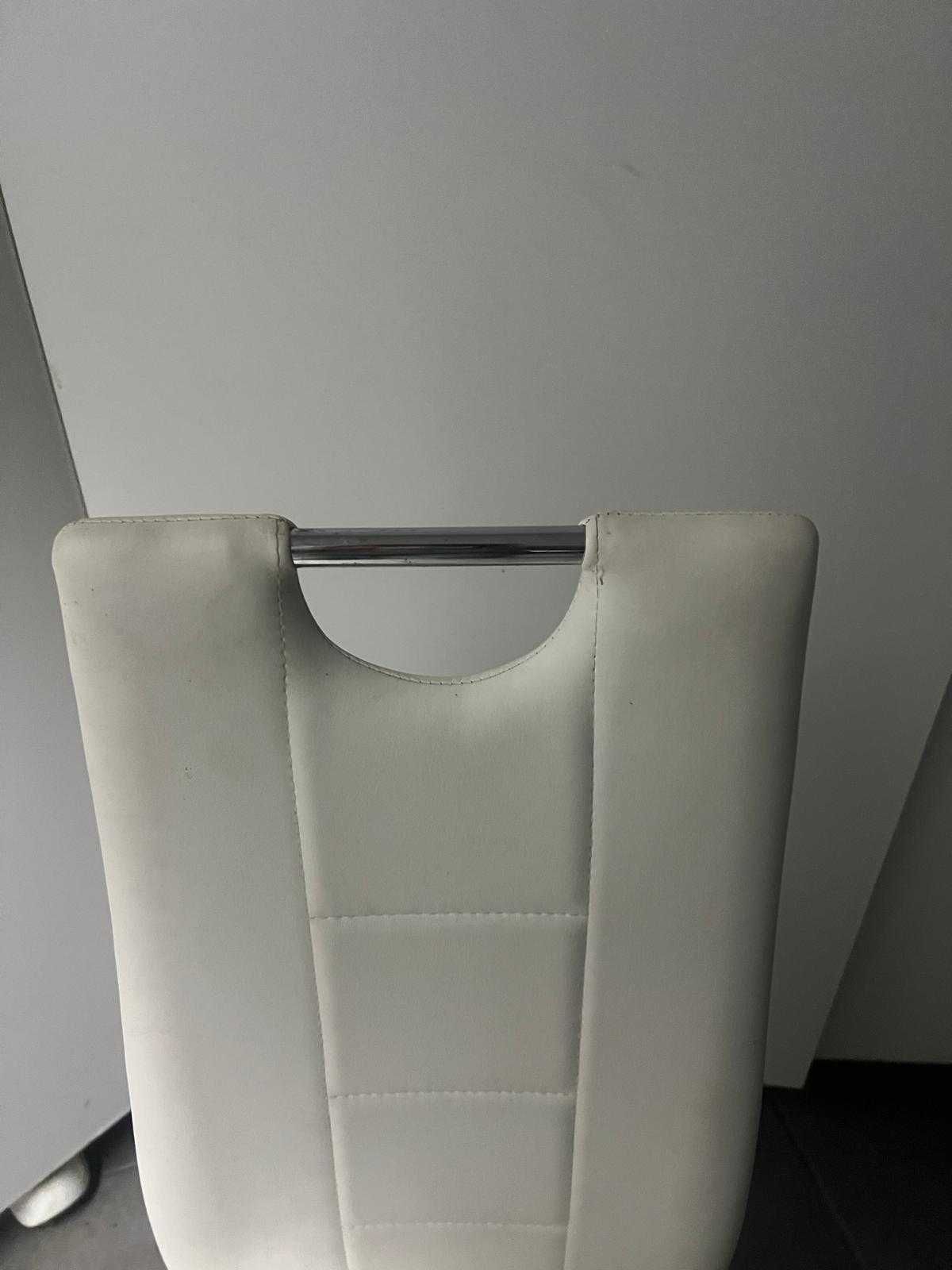 Vendo 4 cadeiras de sala de jantar