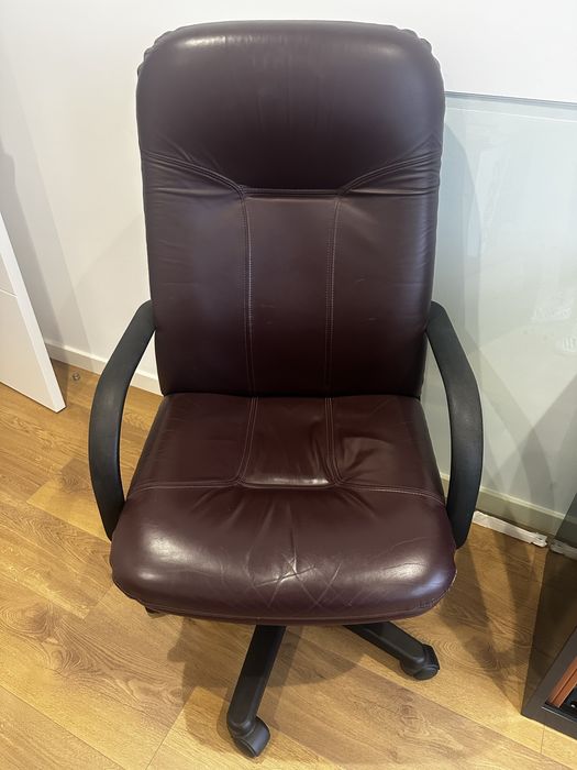 Cadeira de escritório em pele