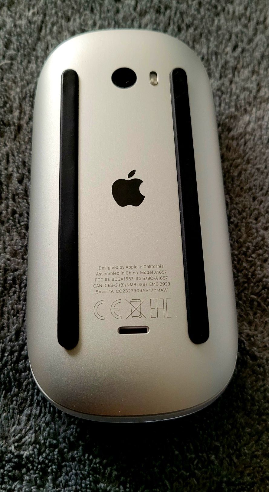 Apple Magic Mouse A1657  jak nowa stan idealny używana 10 minut.