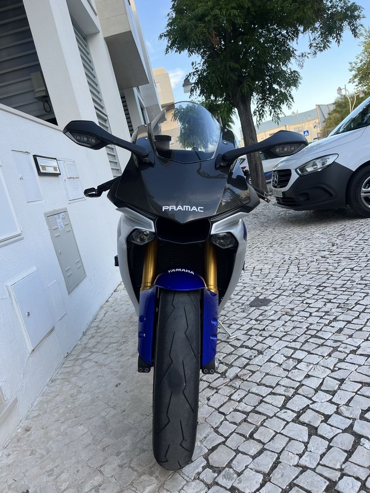 Yamaha r1 2016.