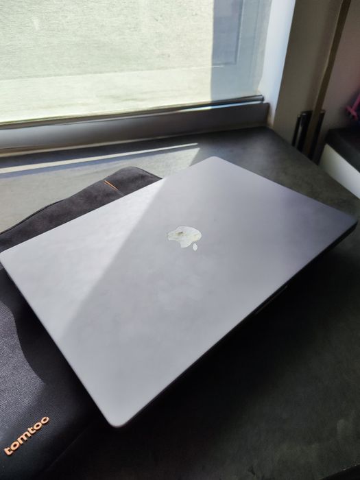 MacBook Pro 16 polegadas — modelo *A2780*, com chip Apple *M2 Pro