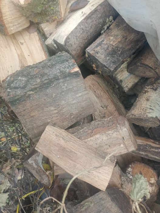 Сухі домашні рубані дрова