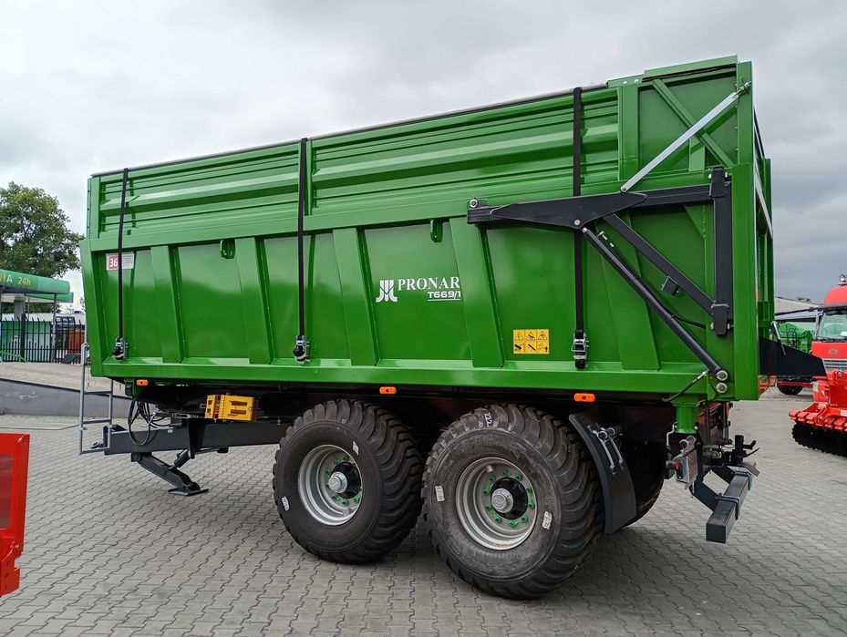 Przyczepa skorupowa z bocznym wysypem PRONAR T669/1 - cena PROMOCYJNA