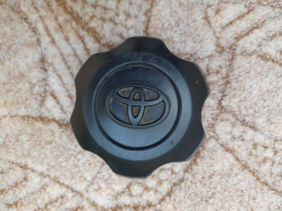 Колпак ступицы, Toyota Hilux б/у