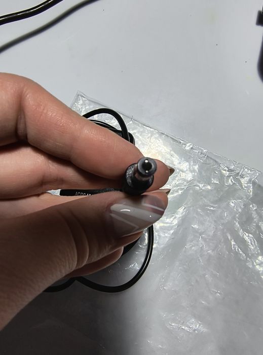 Зарядний пристрій для манікюрної лампи