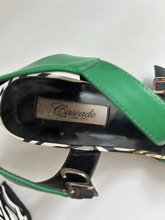 Яскраві туфлі на зручному блочному каблуку