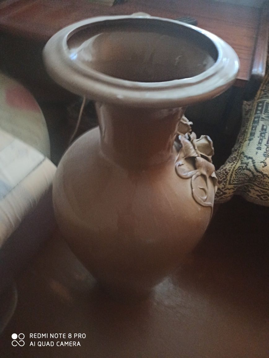Продам вазу напольную. Срочно.