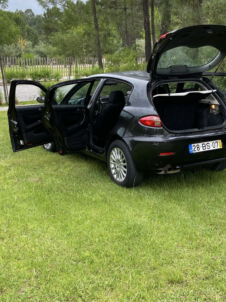 Alfa Romeu 147 do ano 2006 tem 174mil km ( Em muito bom estado )