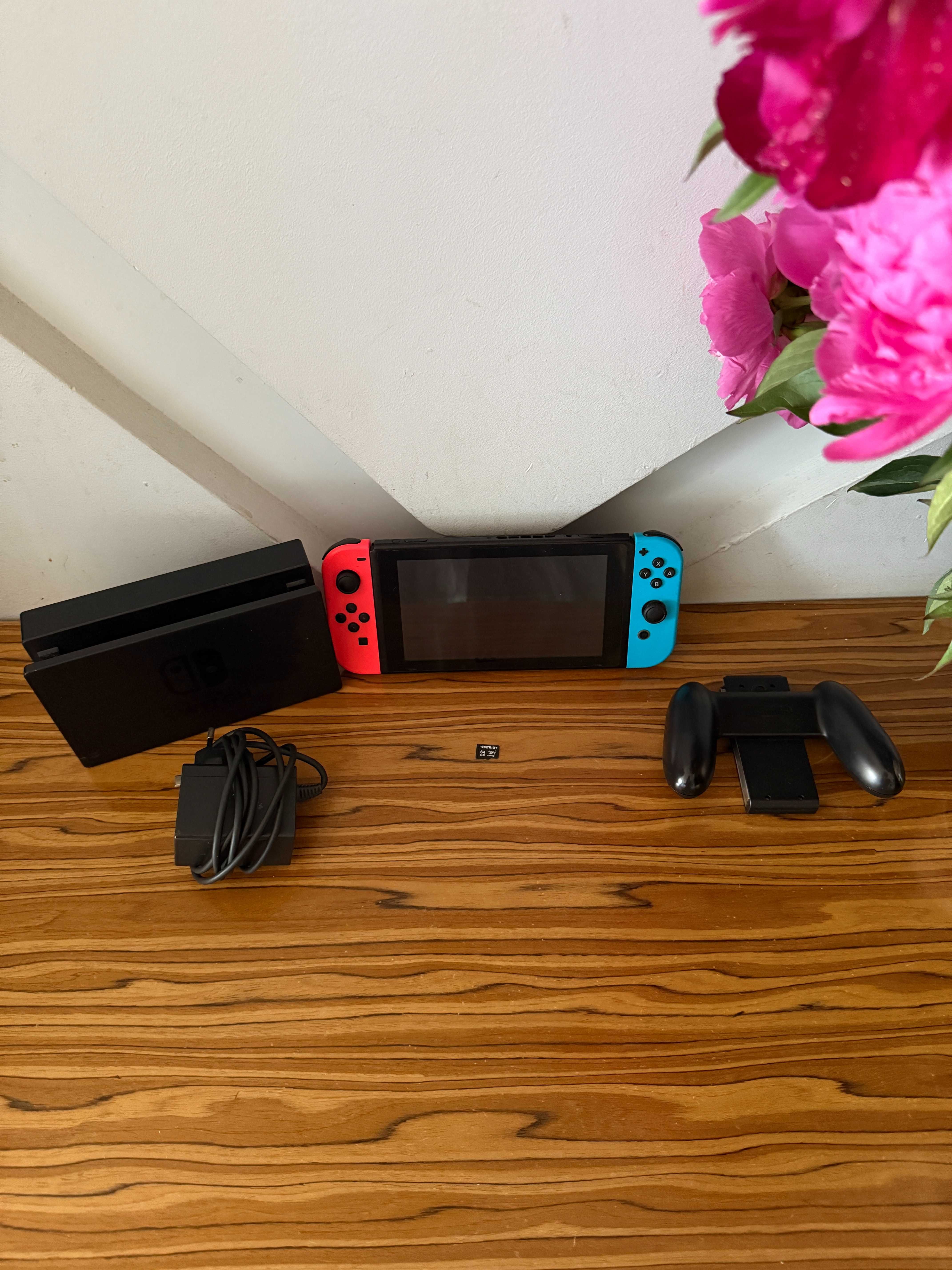 Konsola Nintendo Switch V2 + DOCK Stacja Dokująca + Akcesoria