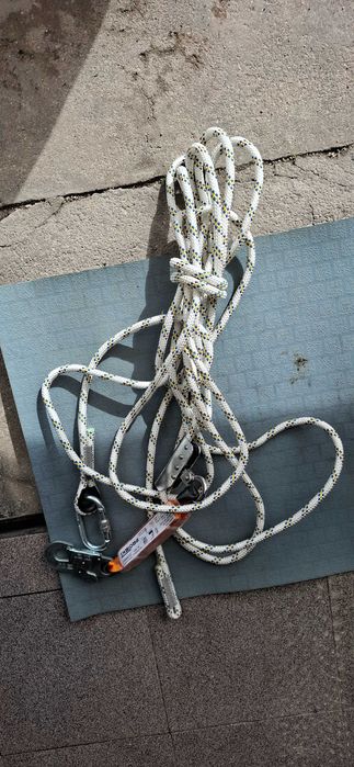 Escada com lanço isolado, escadote, arnes