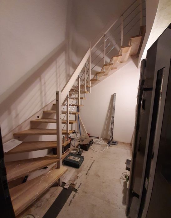 Schody jesionowe użytkowane 5 lat