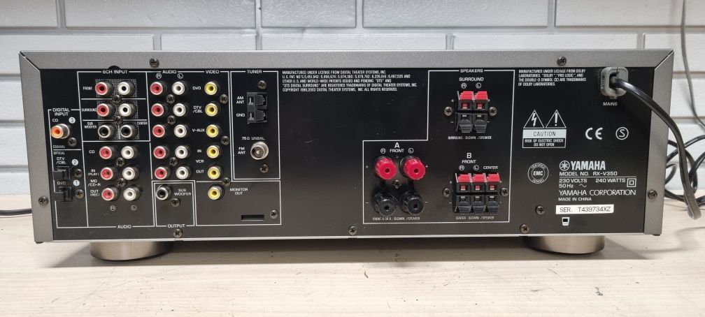 Amplituner YAMAHA RX-V350. Stereo. DOLBY DIGITAL dts